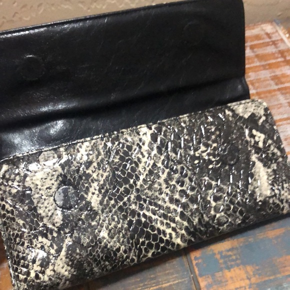 Kenneth Cole Reaction Women’s Wallet - Picture 5 of 8